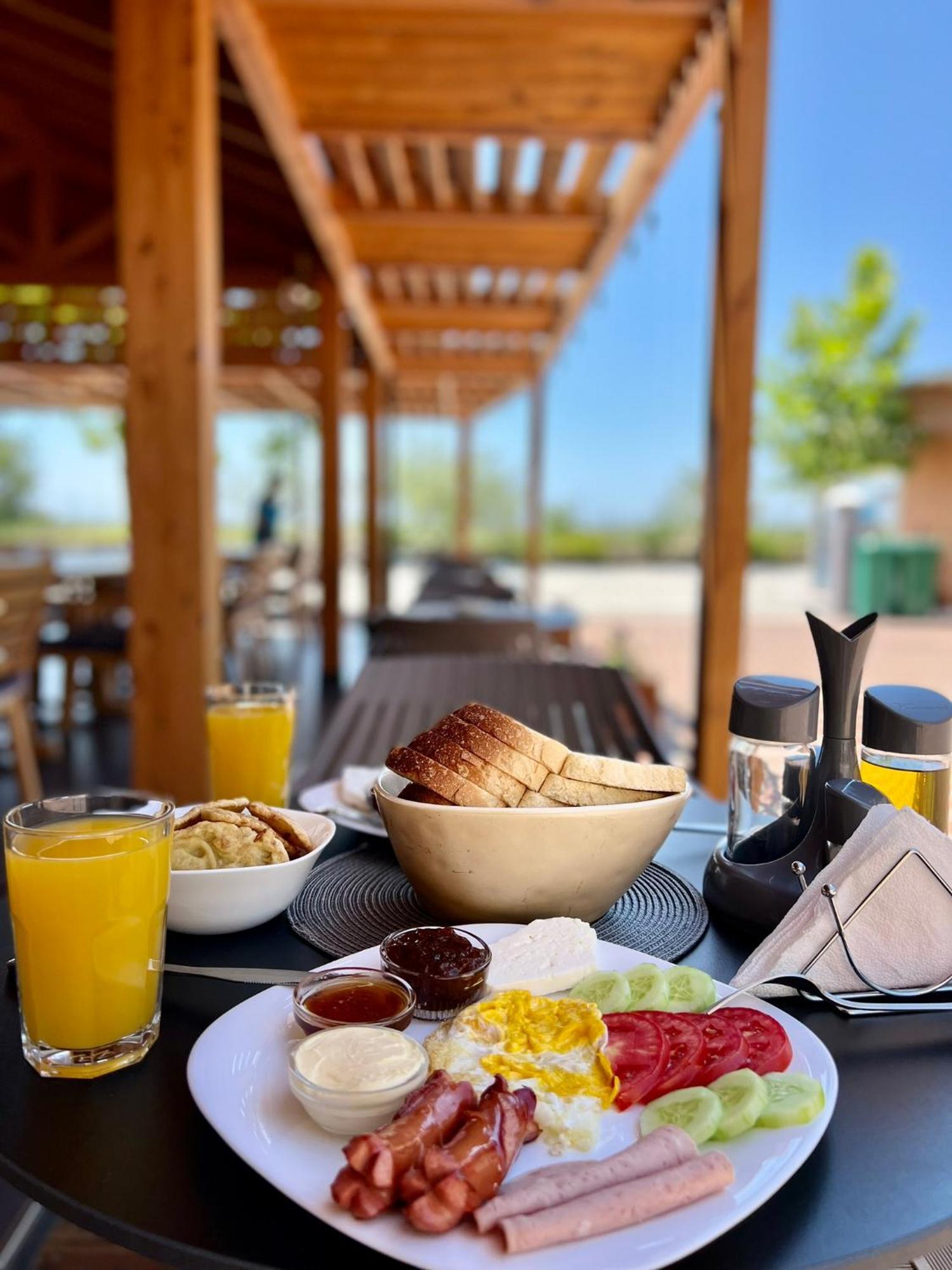 Aparthotel Kamberi & Velipojë