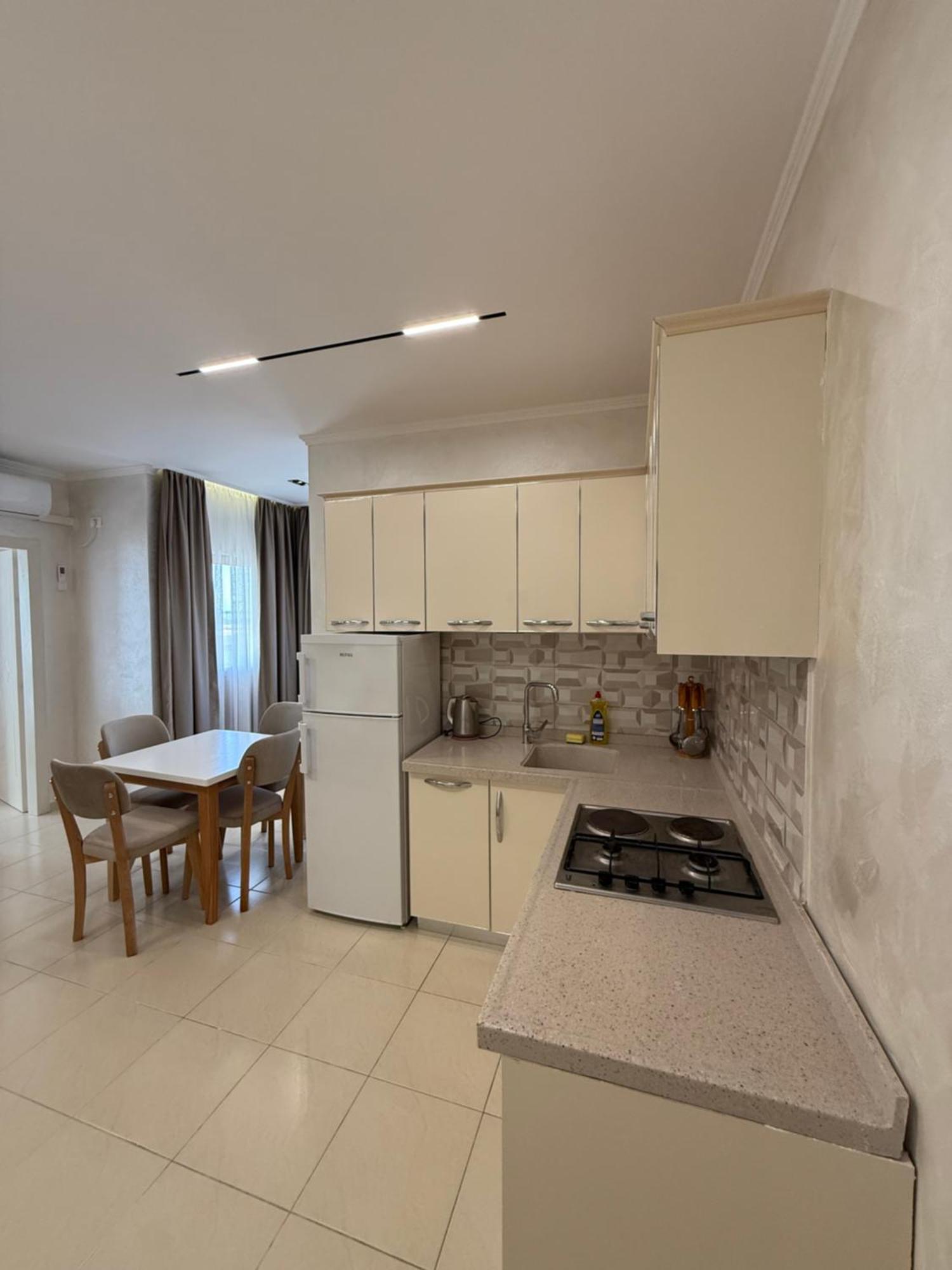 Kamberi & Aparthotel Velipojë