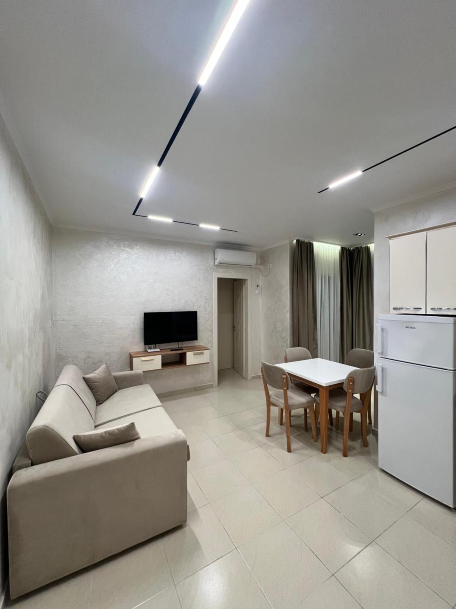 Kamberi & Aparthotel Velipojë