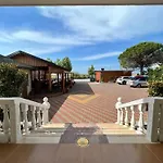Kamberi Hotel & Apartments