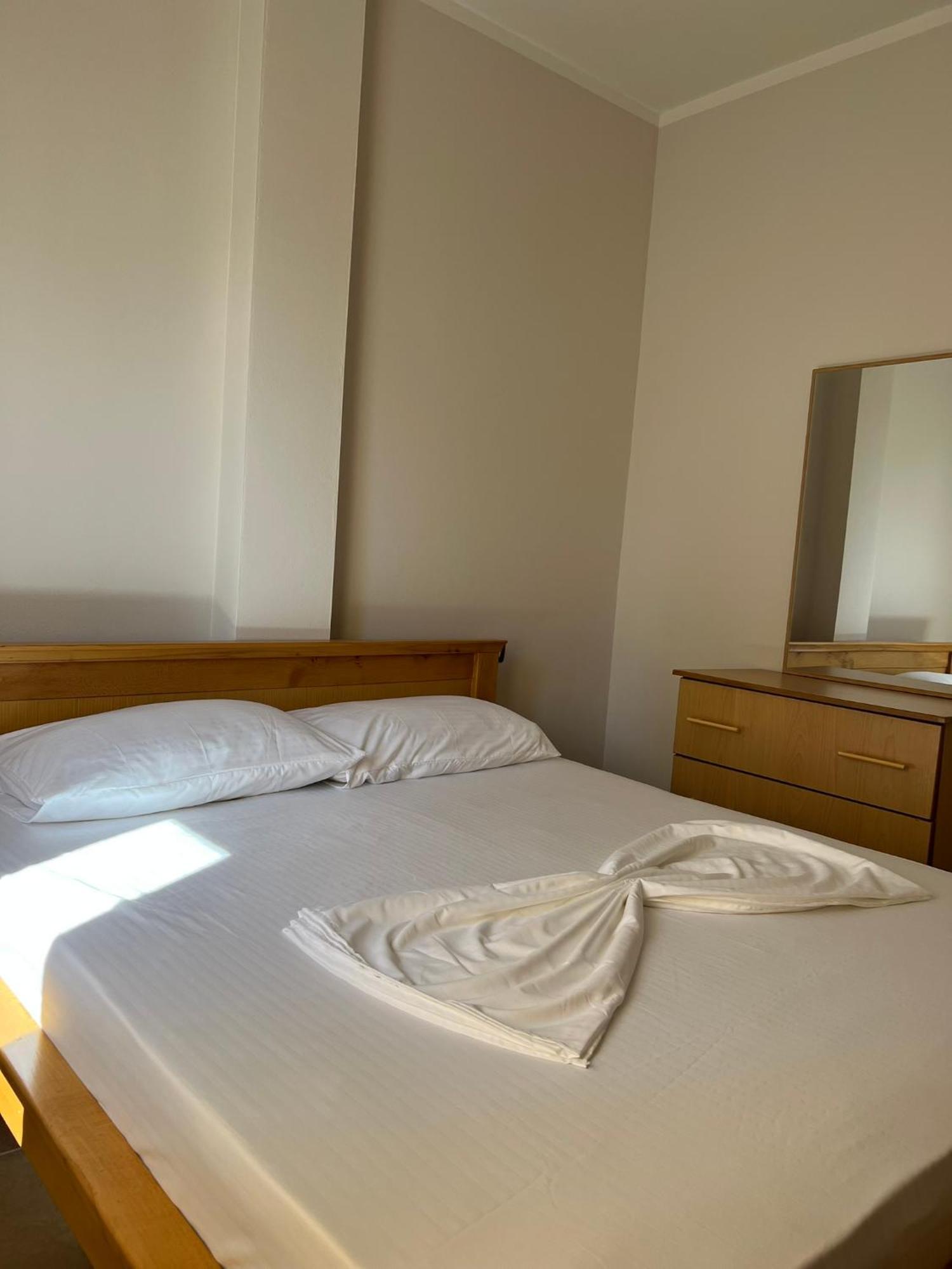 Hotel apartamentowy Kamberi & Velipojë