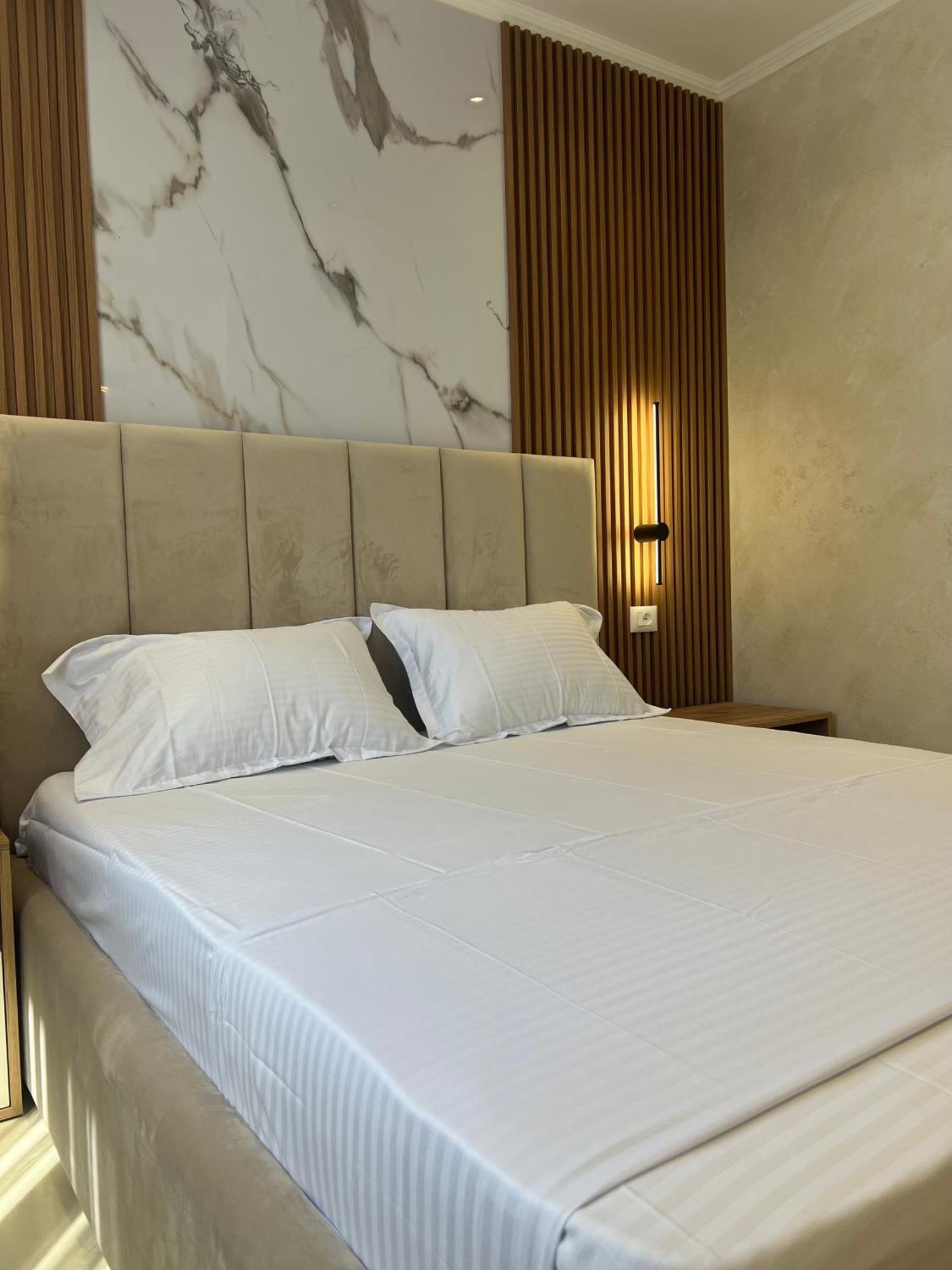 Kamberi & Apartahotel Velipojë