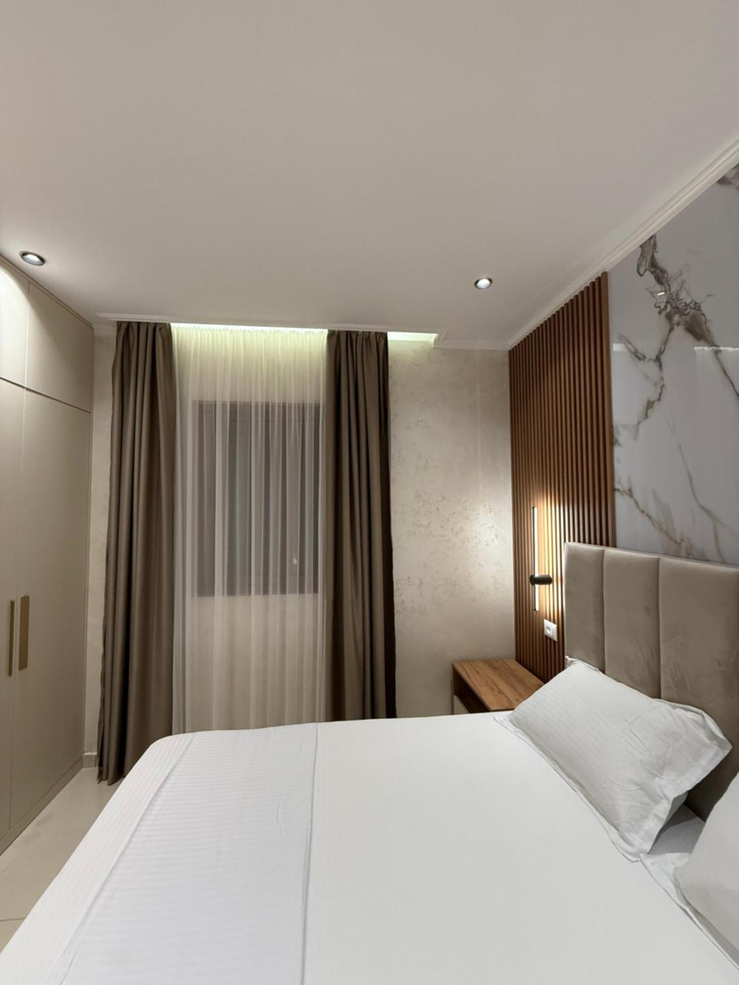 Apartahotel Kamberi &