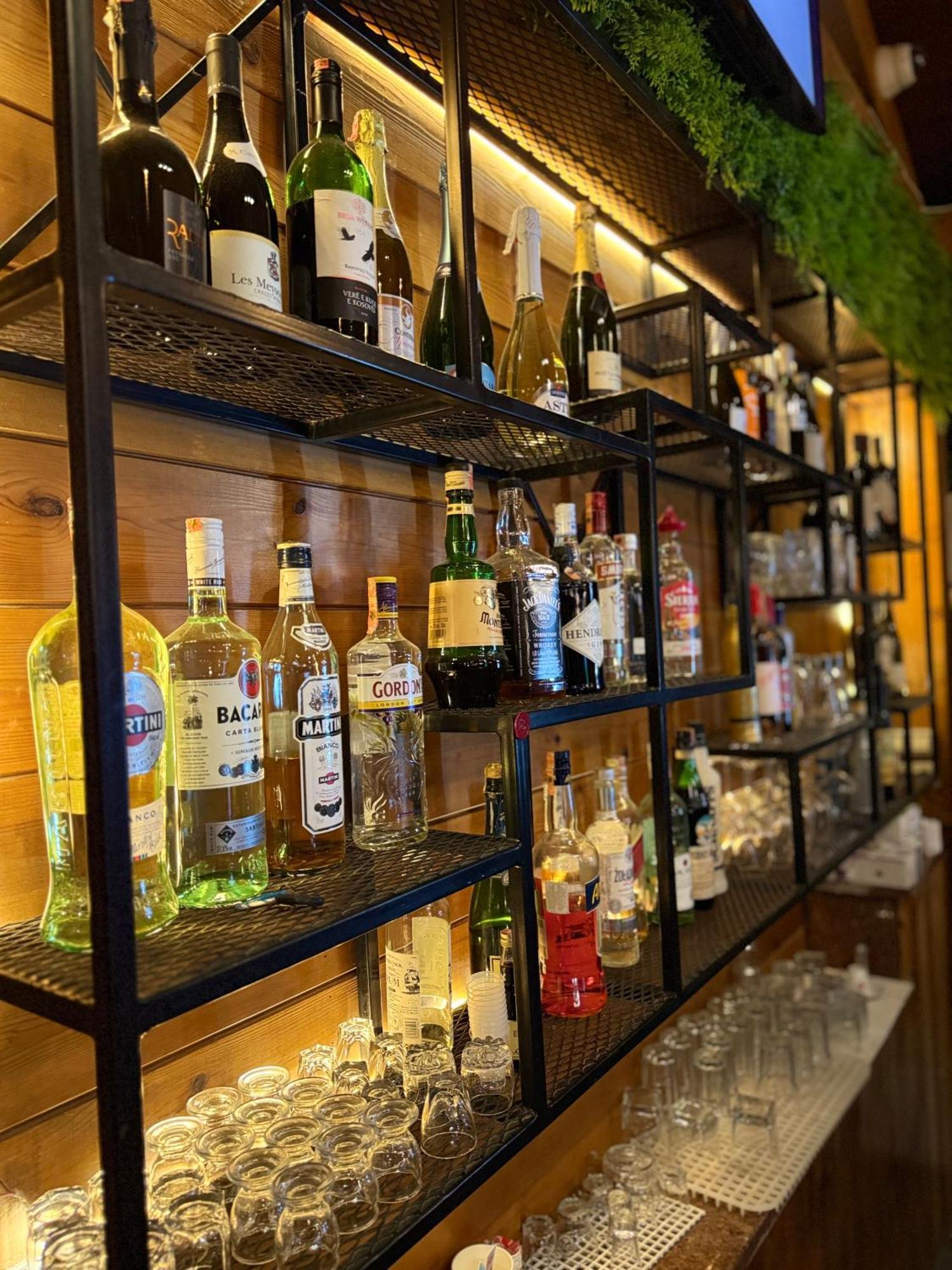 Kamberi & Apartahotel Velipojë