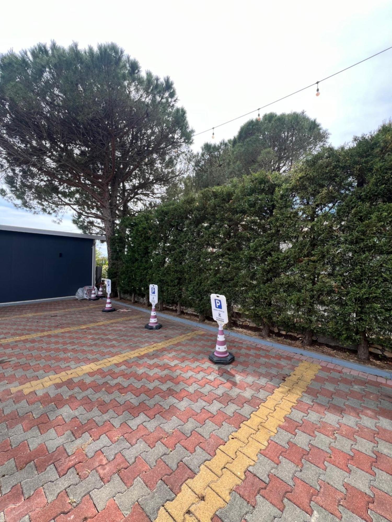 Apartahotel Kamberi & *