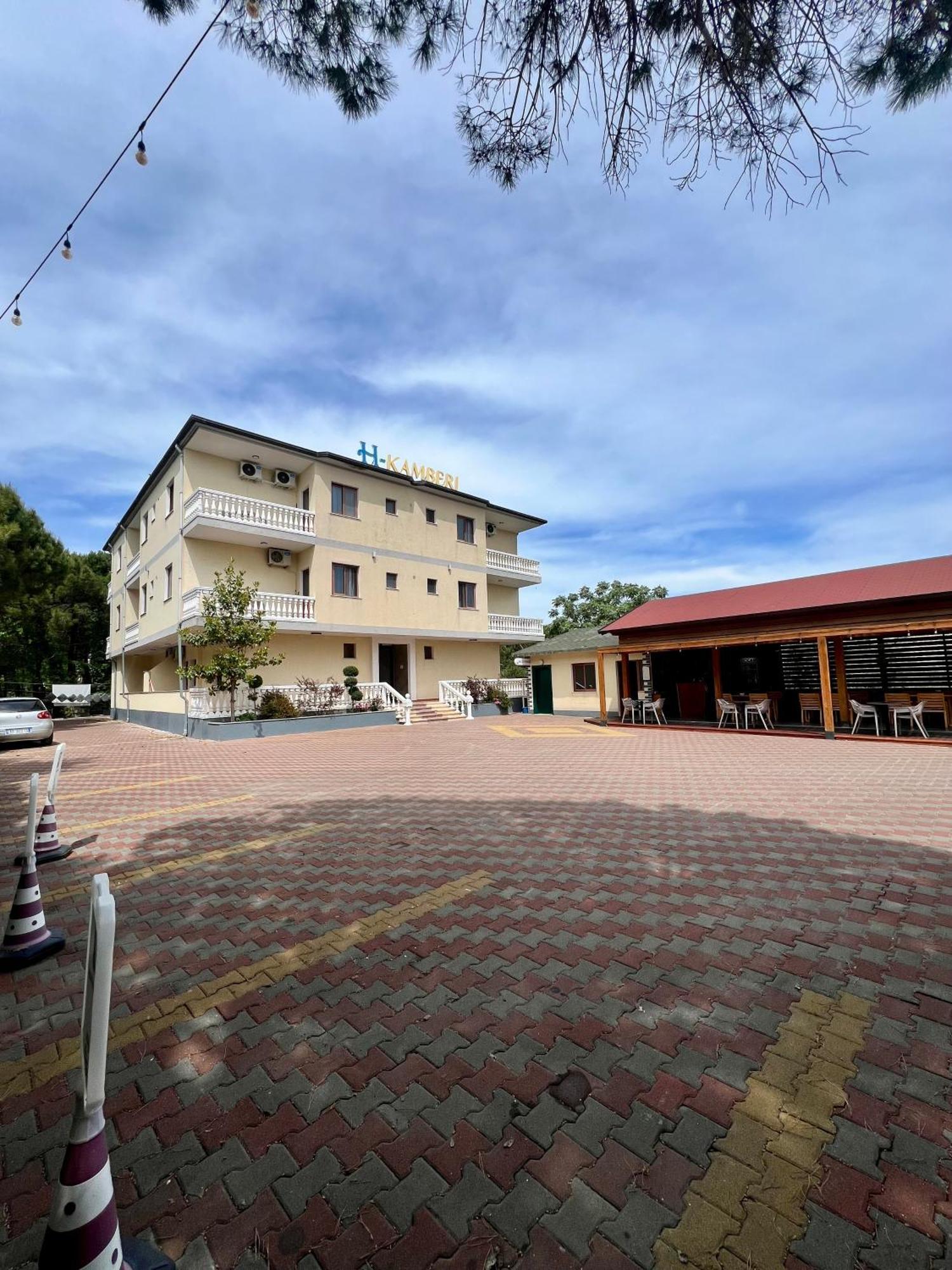 Apartahotel Kamberi & *